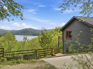 699 Lakeview Dr, Sharps Chapel, TN 37866