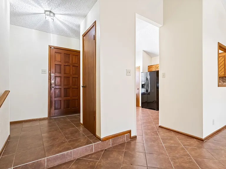1514 Vista Hill St — Photo 4