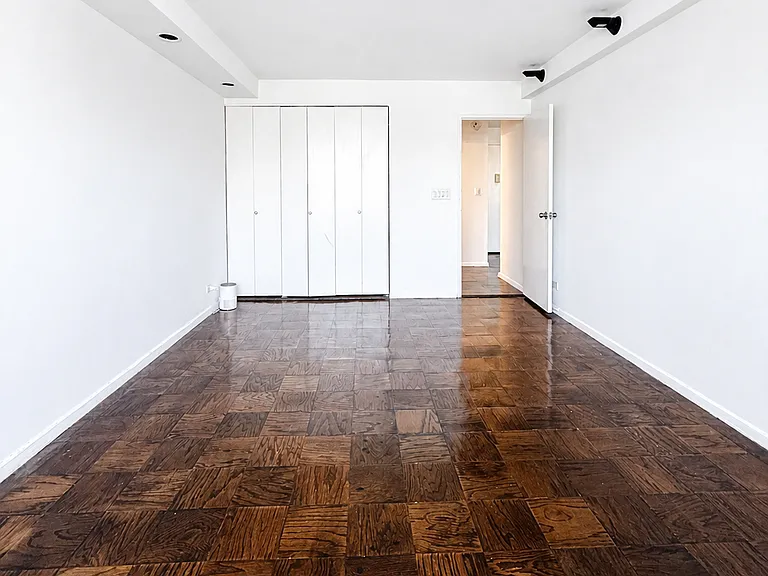 360 W 22nd St #10C — Photo 9