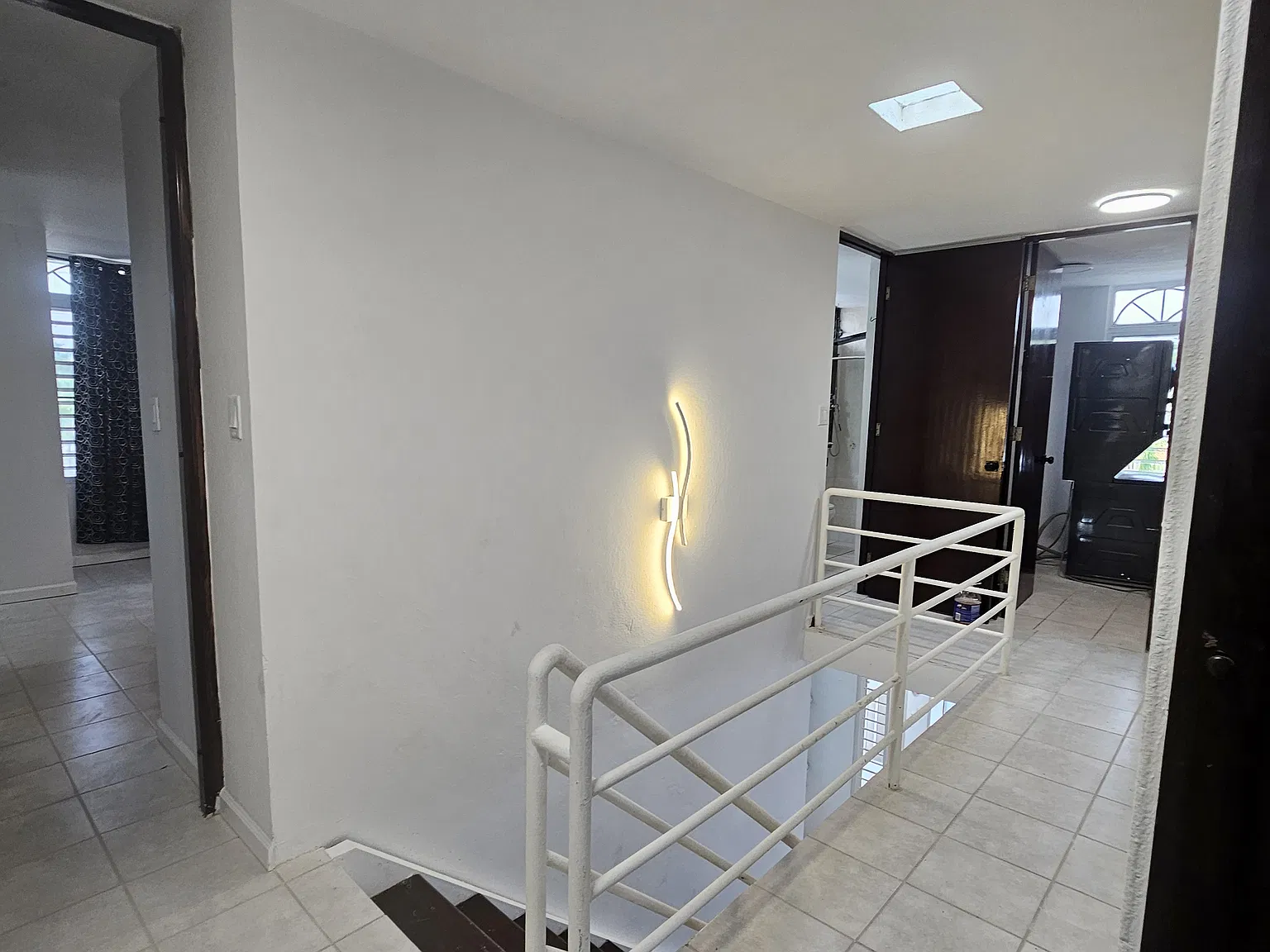4 bed, 2.5 bath, 2500 sqft, $2,300 — Photo 3
