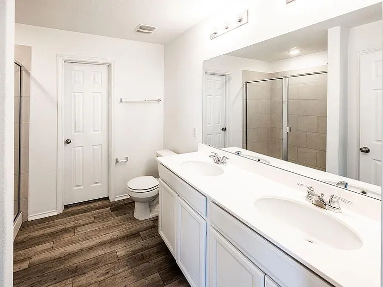 448 English Oak St — Photo 17