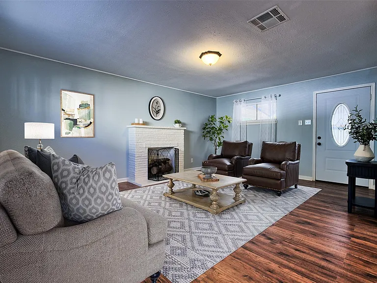 5907 Nancy Ann St — Photo 3