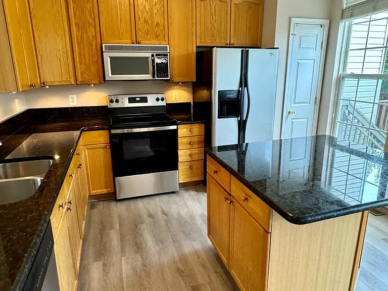 2424 Wynfield Ct — Photo 2