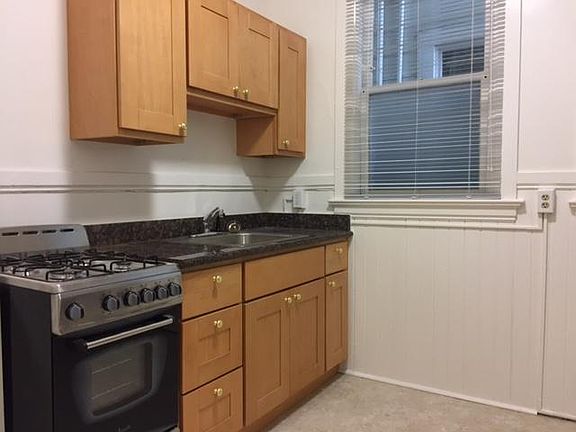 2nd image of 179 Oak St #M