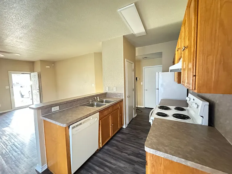 3406 Toledo Dr — Photo 12