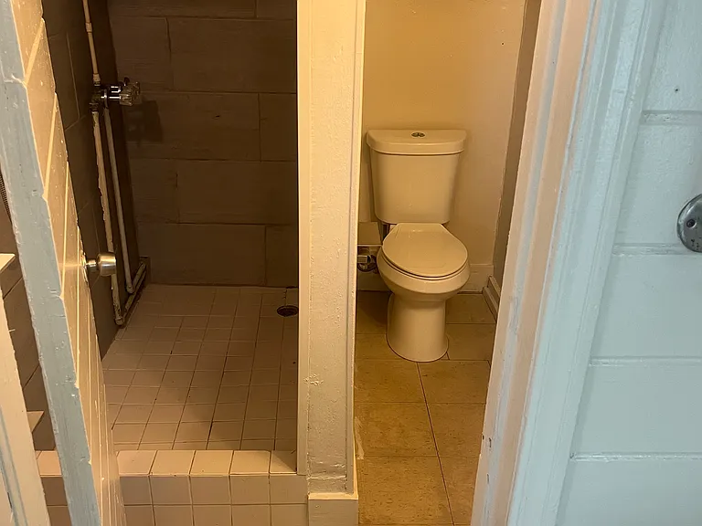 662 Avenue J NW #658-1/2 — Photo 4