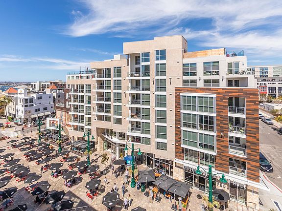3rd image of 567 W Date St #708