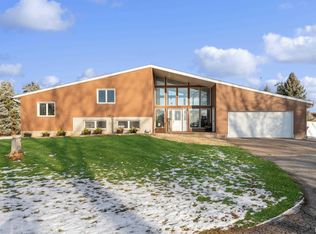 925 E Lincoln Rd, Eldridge, IA 52748