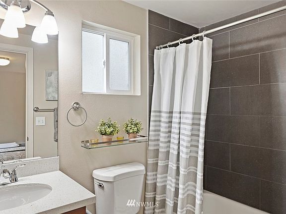 4th image of 2327 NE 86th St