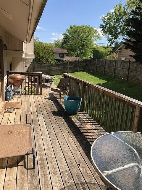 2nd image of 9400 Ravenwood Cir