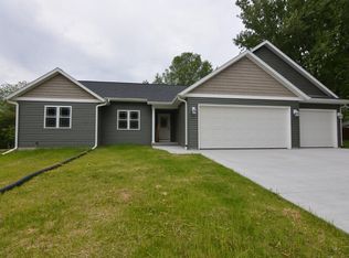 S8079 Maple Park, Prairie Du Sac, WI 53578