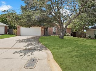 7700 Stonebank Ct, Fort Worth, TX 76112
