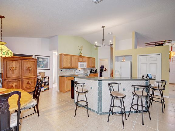 2nd image of 1813 SW Cecelia Ln