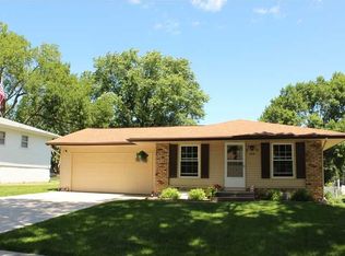 288 Sussex Dr NE, Cedar Rapids, IA 52402