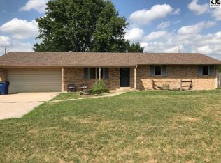 3104 Sycamore Rd, Hutchinson, KS 67502