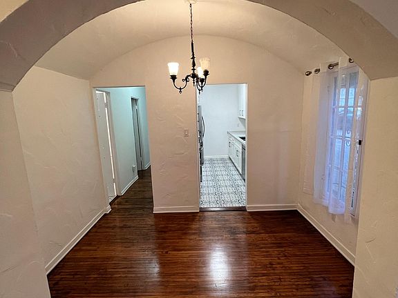 2nd image of 2455 Cheremoya Ave #2455