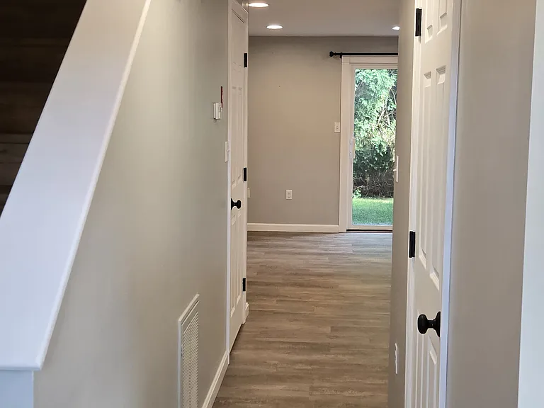 50 Edward J Roy Dr #4 — Photo 2