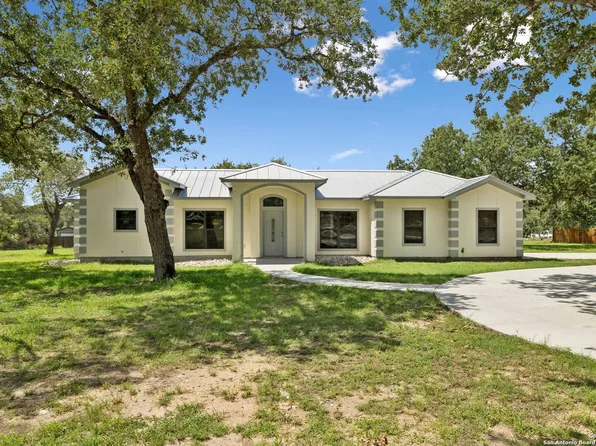 205 COUNTY ROAD 6865, Natalia, TX 78059