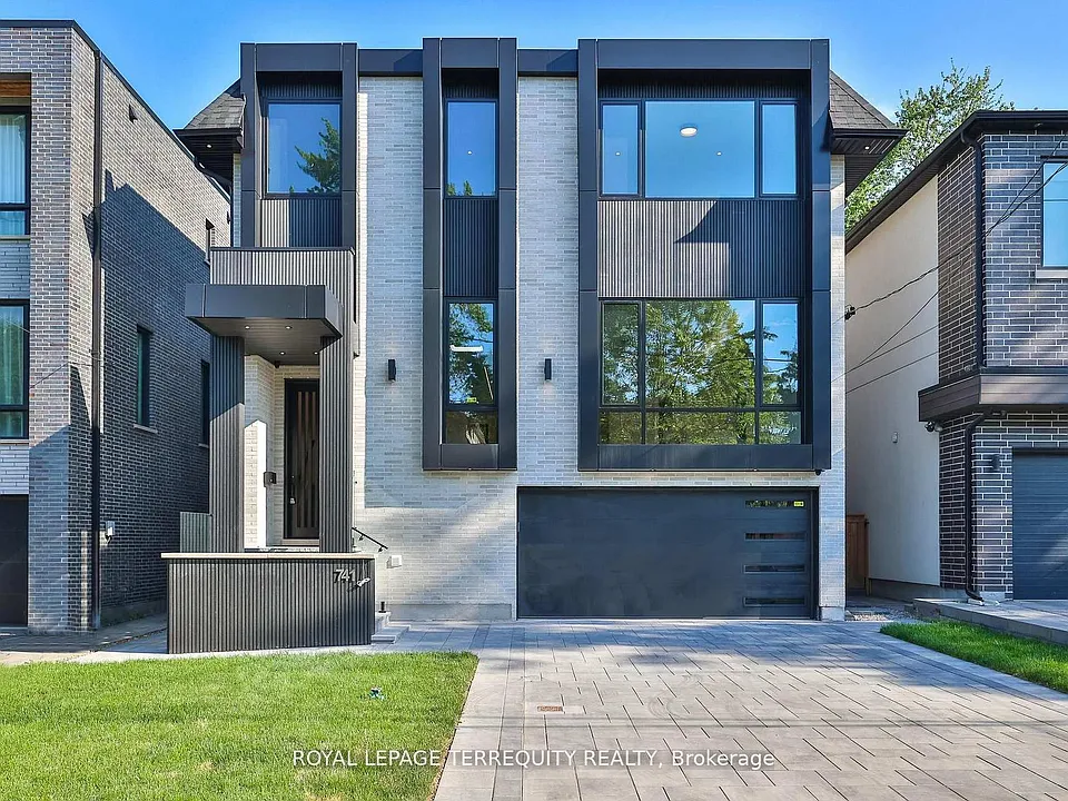 741 Woburn Ave