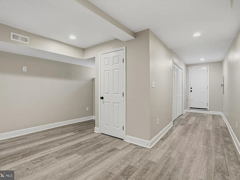 2605 Denison St — Photo 21