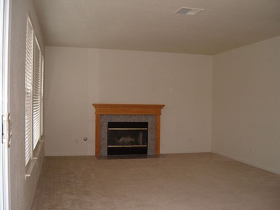 4th image of 4225 Oakridge Dr