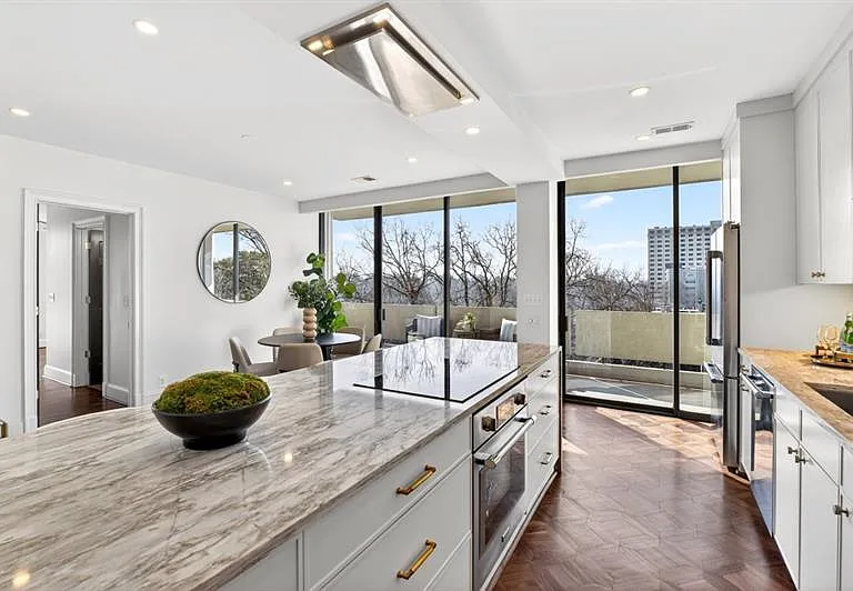 2575 Peachtree Rd NE #7E — Photo 18