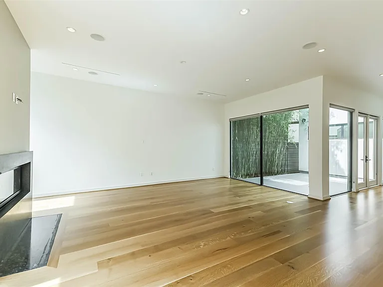 815 Alexander St — Photo 12