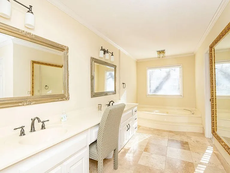 10315 Crescent Ridge Dr — Photo 17