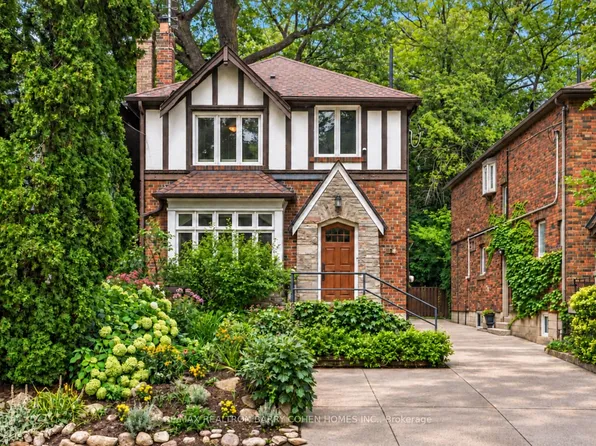 6 Nina St, Toronto, ON M5R 1Z3
