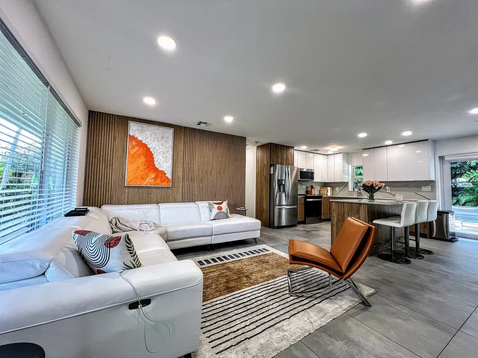 3 bed, 2.0 bath, 1261 sqft, $6,500 — Photo 3