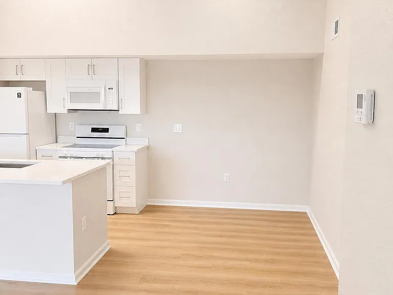 141 SW Palm Dr #306 — Photo 10