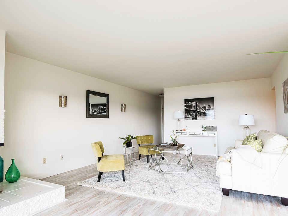 1st image of 6 Lyford Dr APT 9