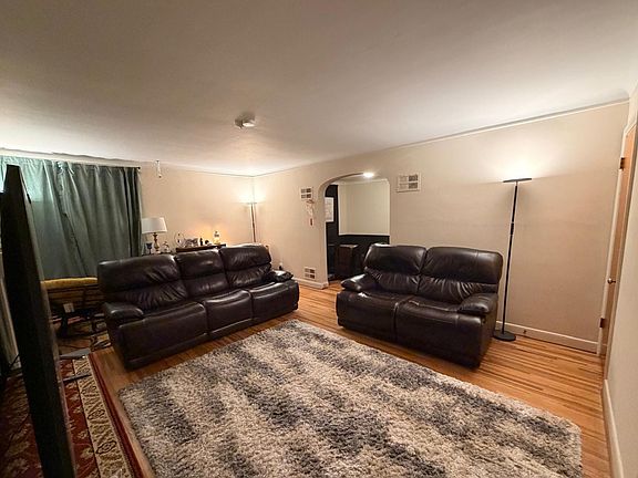 3rd image of 2130 Wyndhurst Rd #2