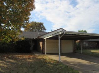 1313 Foxfire St, Moore, OK 73160