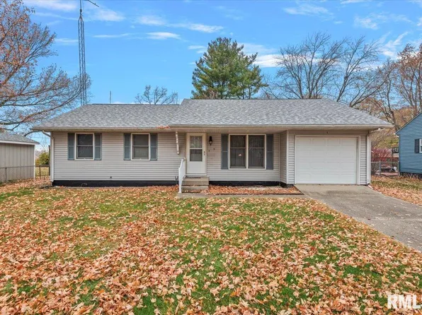 5 Churchill Dr, Chatham, IL 62629