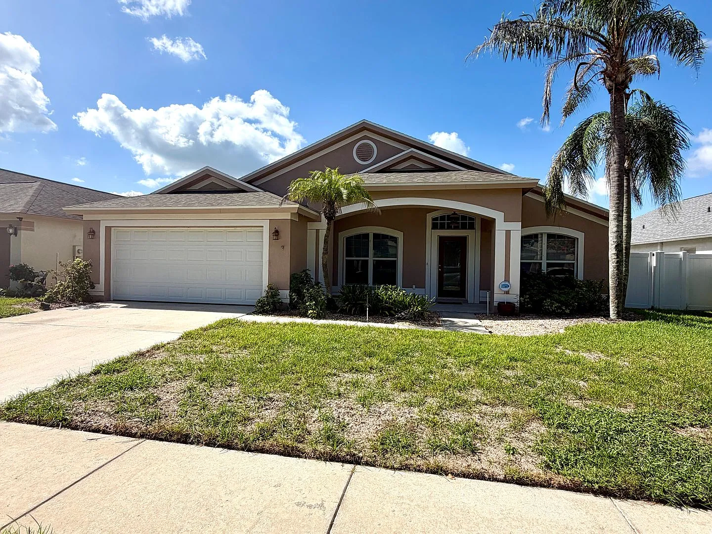 Beautiful 3 Bedroom 2 Bathroom Pool Home in Valrico! — Photo 1