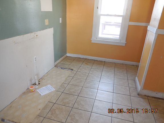 3rd image of 2037 W 105th St