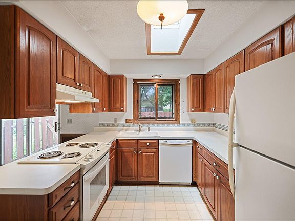 3rd image of 13009 Lakeview Dr