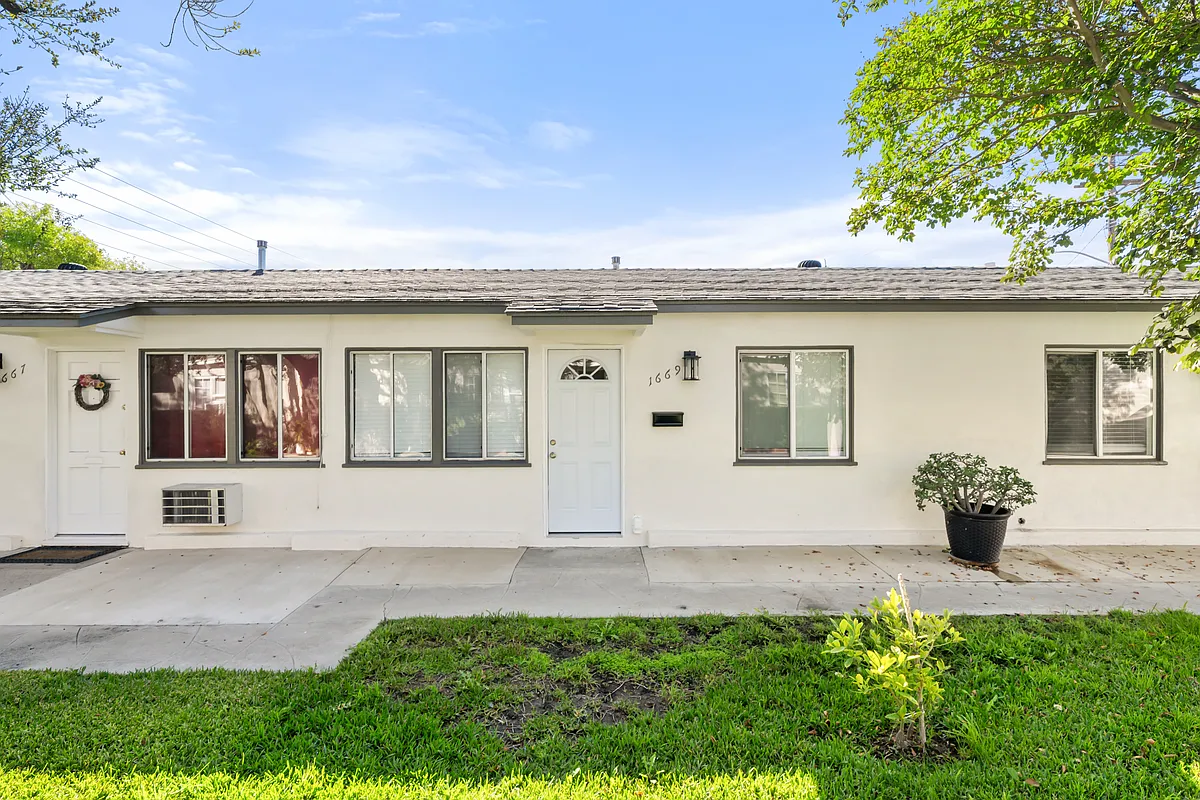 Building Photo - 1669 N Hollywood Way #69
