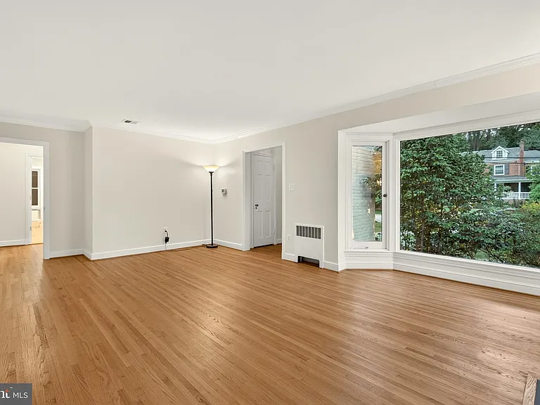 2375 N Vernon St — Photo 13