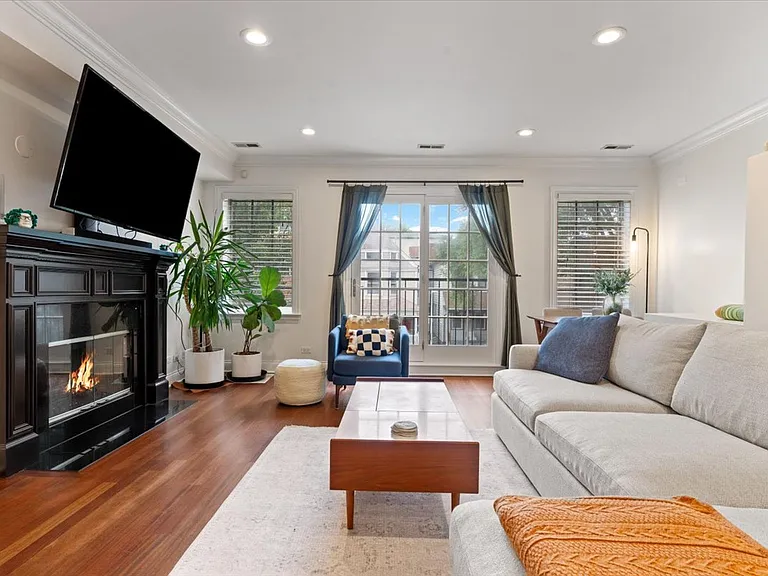 3723 N Wilton Ave #2 — Photo 2