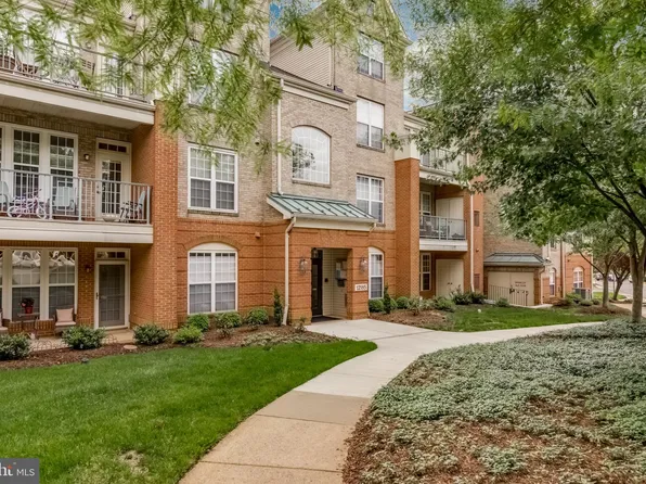 12185 Abington Hall Pl APT 202, Reston, VA 20190