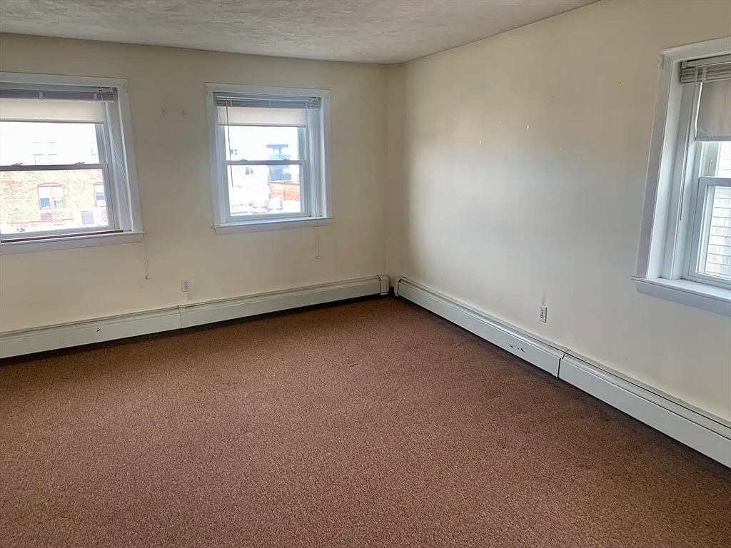 Building Photo - 392 Washington St #4