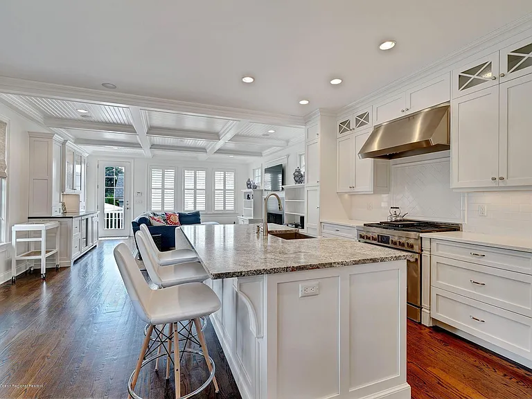 401 Monmouth Ave — Photo 11