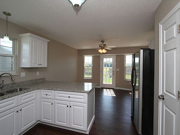 4th image of 101 Fairway Dr