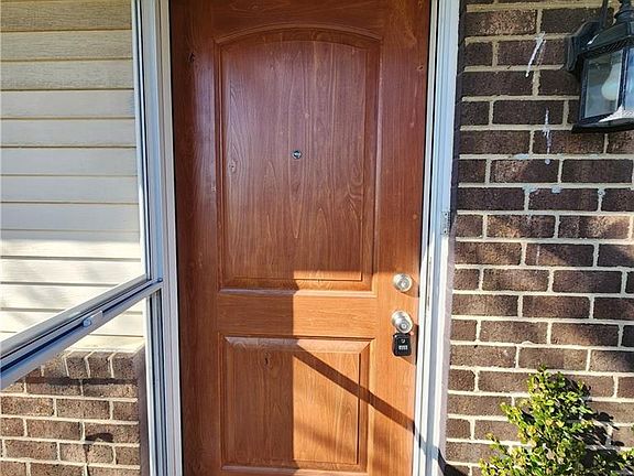 3rd image of 6105 Green Knolls Dr