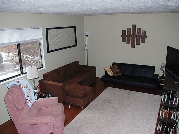 4th image of 140 Gazette Ave #17