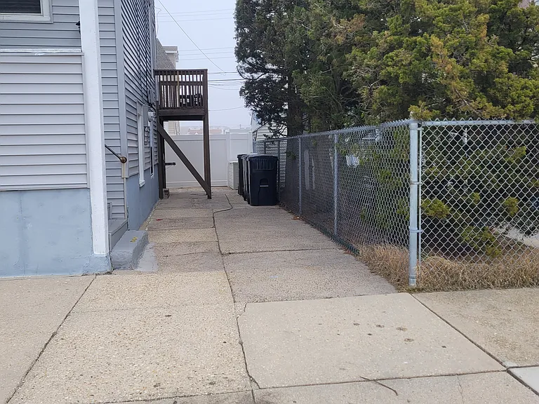 105 N Windsor Ave — Photo 9