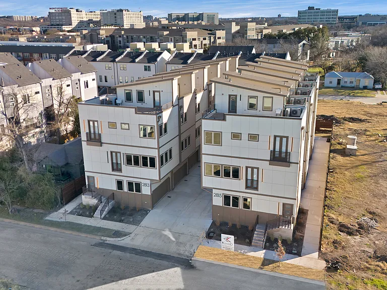 2815 Weisenberger St #201 — Photo 32