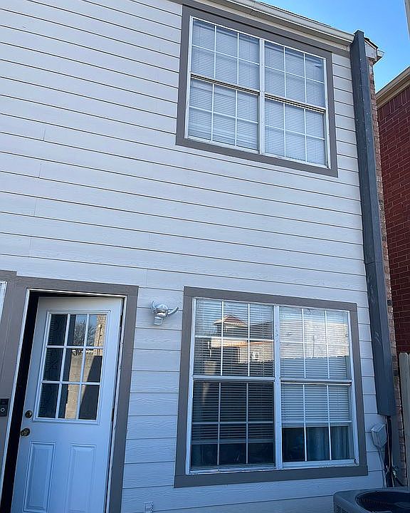2nd image of 913 Fairbanks Cir